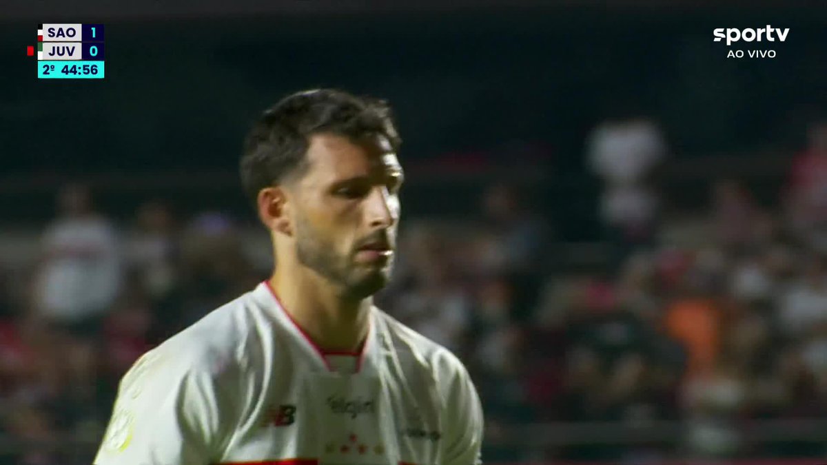 Calleri desperdiça o pênalti em São Paulo x Juventude. Goleiro Pedro Rocha faz grande defesa.