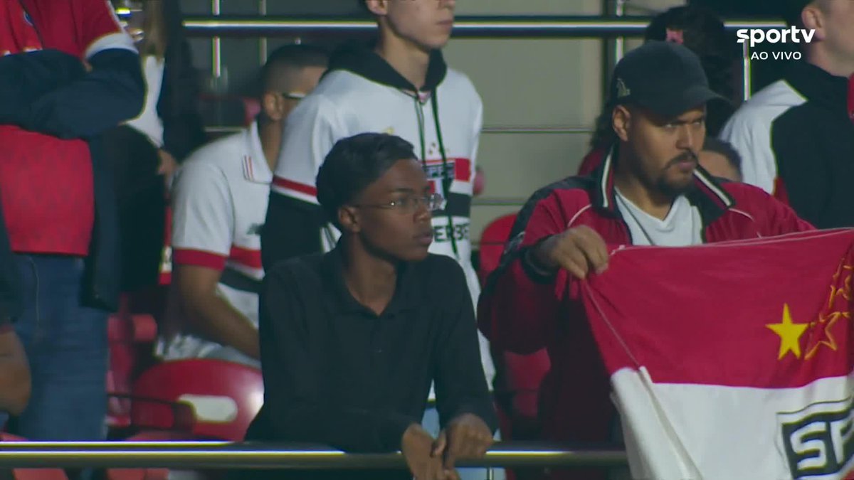 Forte protesto da torcida do Sรฃo Paulo no Morumbis apรณs a vitรณria por 1 a 0 sobre o Juventude, pelo jogo de ida da 5ยช fase da Copa do Brasil. ๐ฅ sportv | ge