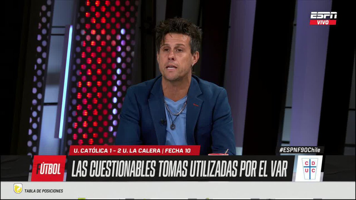"A LA U LE HAN ECHADO JUGADORES POR MENOS AGRESIÓN QUE ESA" Diego Rivarola analizó la polémica jugada de Zampedri que no terminó en roja y aseguró que acciones parecidas sí han sido expulsiones en los azules, mientras Patricio Yáñez le reclamó "quítate la camiseta".
