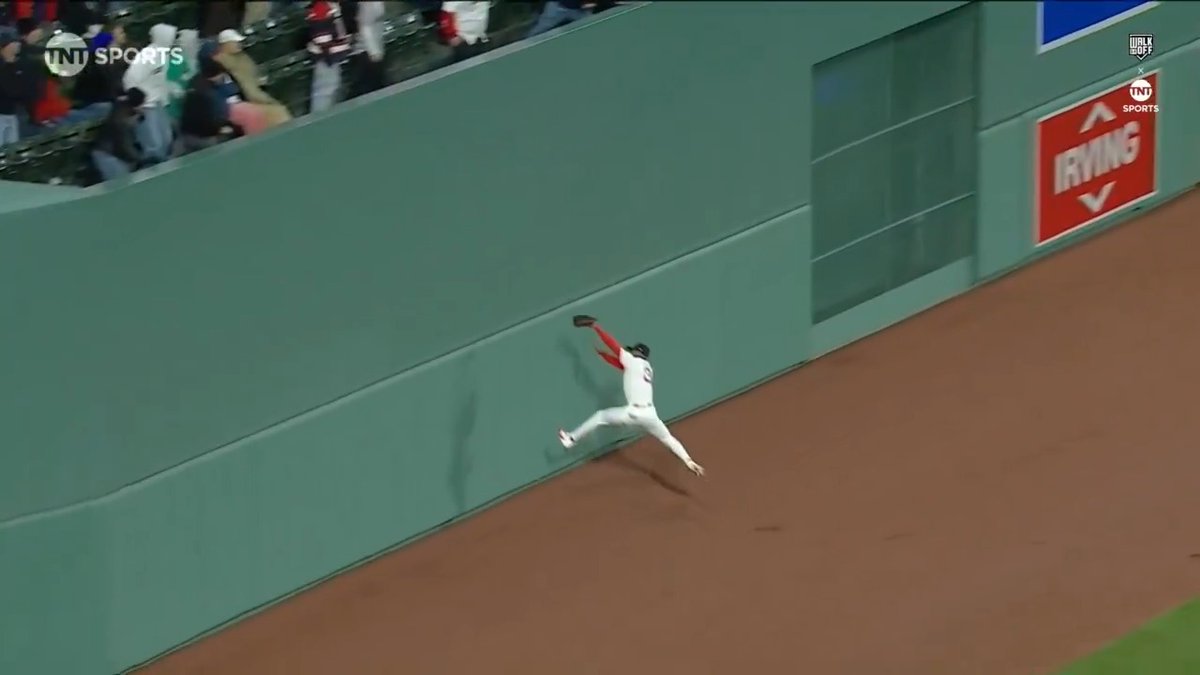 CEDDANNE RAFAELA, WHAT A CATCH 😮