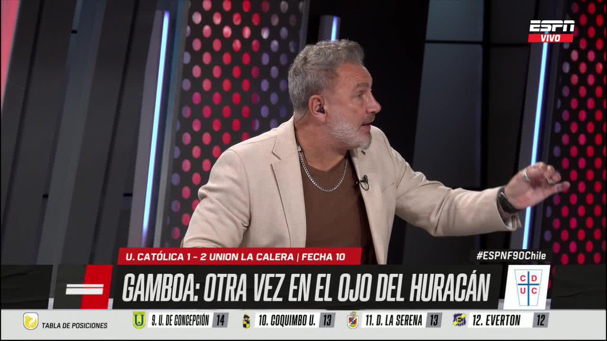 "TIENE QUE HABER UNA IMAGEN (DE LA POLÉMICA DE ZAMPEDRI), ES FÚTBOL PROFESIONAL" Marcelo Barticciotto aseguró que lo más grave de la jugada del goleador de la UC es que no existiera una buena toma para sancionar, mientras Rivarola agregó "para qué existe hoy el cuarto árbitro"