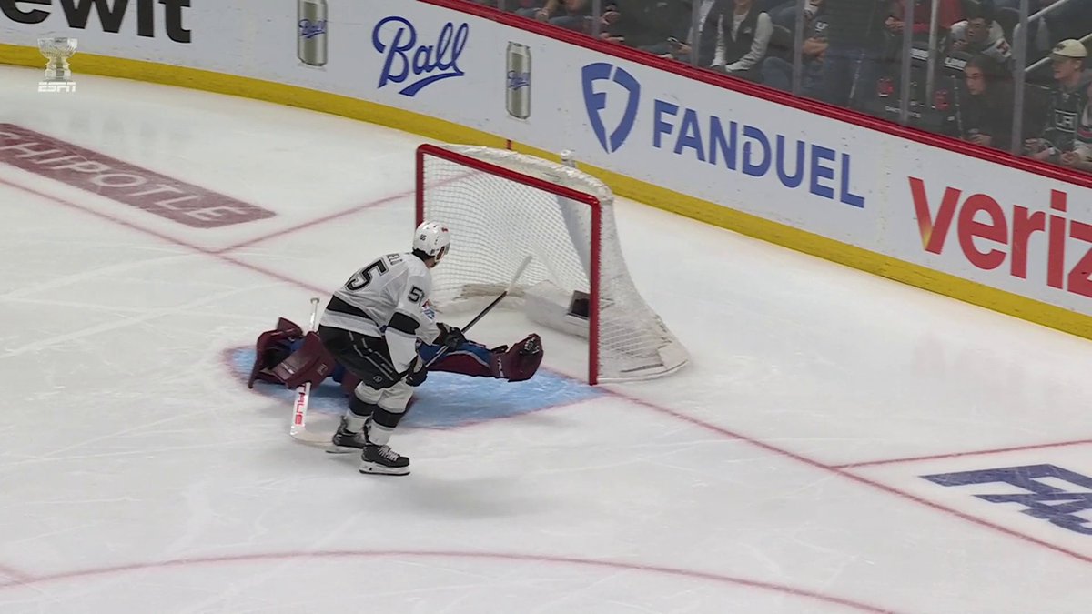 BIG GLOVE SAVE ON THE PENALTY SHOT 😳 Take a bow, Scott Wedgewood! #StanleyCup 🇺🇸: ESPN 🇨🇦: Sportsnet & TVA Sports