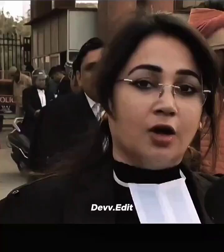 हमारा भगवान एक ही है शिवशंकर हमारा धर्म सिर्फ सनातन है में किसी भी भीमराव आंबेडकर को नहीं मानती इस वकील बहन ने नीले कबूतरों को रेल दिया 🔥