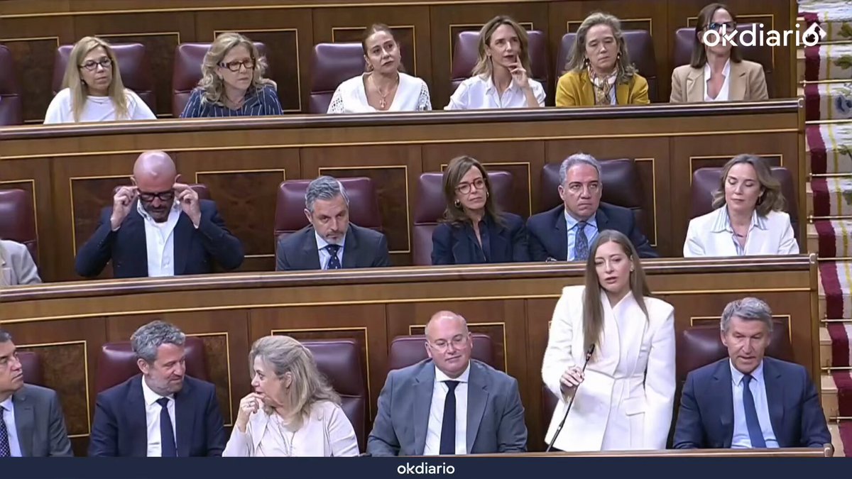⁉️ Ester Muñoz destapa a Carlos Cuerpo: "¿A usted le indigna que el exministro de Transportes esté en prisión? ¿Le indigna que la mujer del presidente se haya aprovechado de ser su mujer para sus negocios? ¿Por qué aceptó ser vicepresidente de toda esta corrupción?".