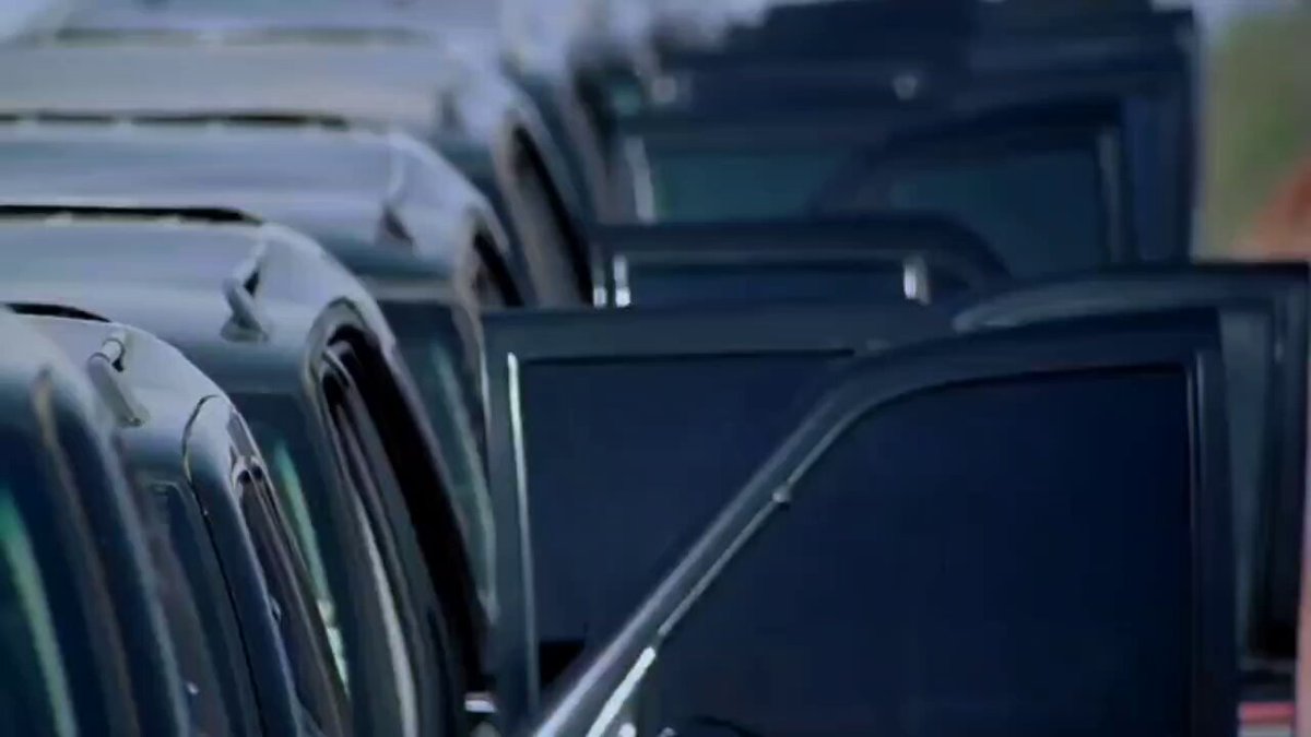 Car Door Kante Pottiga Vundatam Eedi AURA Ante
