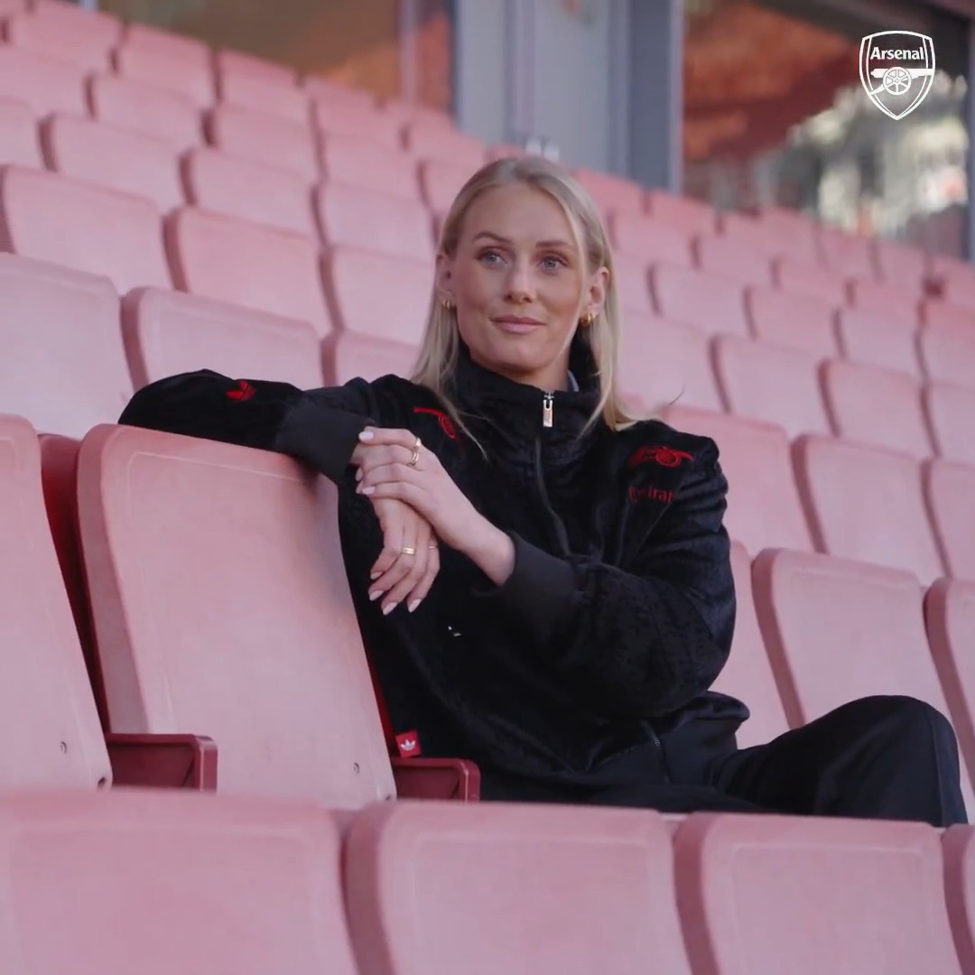 She scores the goals! 🎶 Go behind the scenes on contract signing day with Stina 🎥