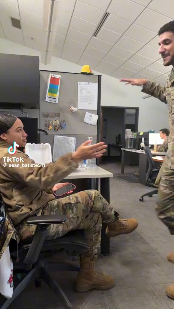 Canceled Nicki Minaj made it to the Army, chi 🤭