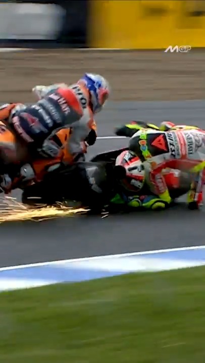 Gak terasa udah 15 tahun, moment crash antara Valentino Rossi dan Casey Stoner di Jerez 2011 terjadi. Insiden tersebut juga menghasilkan salah satu quote paling ikonik dalam dunia olahraga: "Ambisimu melebihi bakatmu." Siapa dulu yang nonton ini di TV?