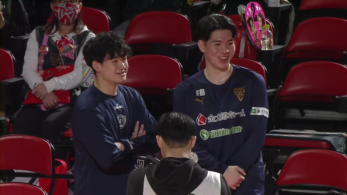 東山高校の先輩後輩! 試合前に会話を交わす瀬川琉久と佐藤凪☺️ 千葉ジェッツふなばし 🛫PAINT IT JETS✨ 横浜ビー・コルセアーズ 📡バスケットLIVEで生配信中 #Bリーグ #りそなグループ