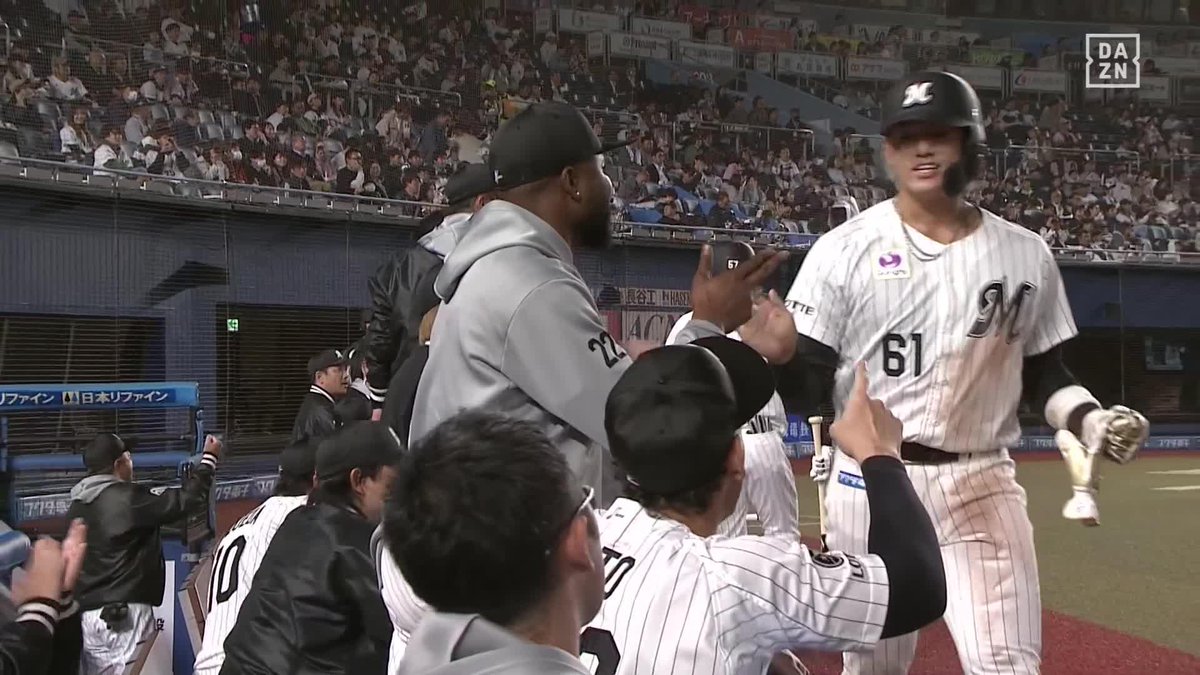 2回裏一死1.3塁。得点は0ｰ0。 という場面でプロ野球もスクイズをやるようになった…ことに少し驚く。ここが勝負の1点だと見立てたのかな。 と思ったら逆転されてた。