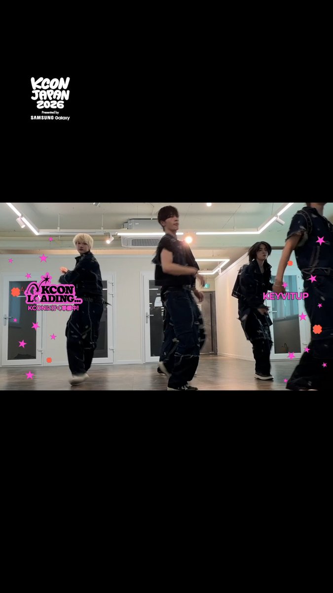 [#KCONJAPAN2026] #KEYVITUP KCON LOADING…⟳ KEYVITUPのKCON準備の様子をチラ見せ！ KCONer, のみんな、ステージで会う準備はできてる？🤩 - KCON JAPAN 2026 MAY 8-10 Makuhari Messe Let's #KCON