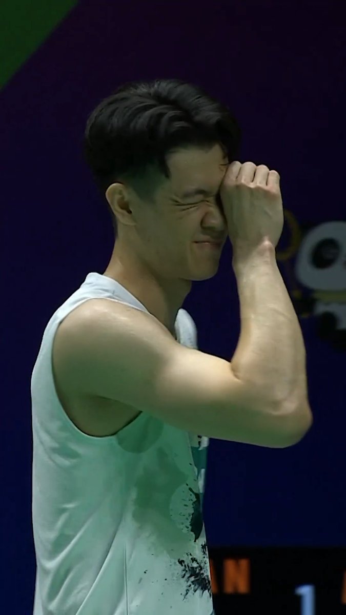 Certified aura moment from Lee Zii Jia. Nur Izzuddin approved. 👀✅ More 👉 #ThomasUberCupFinals #ThomasCup #badminton #throwback