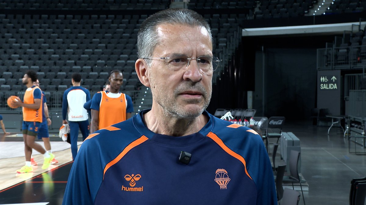 Un trofeo individual, pero de 𝐦𝐞́𝐫𝐢𝐭𝐨 𝐜𝐨𝐥𝐞𝐜𝐭𝐢𝐯𝐨 🧡 Las palabras de Pedro Martínez sobre el galardón de EuroLeague con el trofeo Alexander Gomelskiy al entrenador del año 🏅