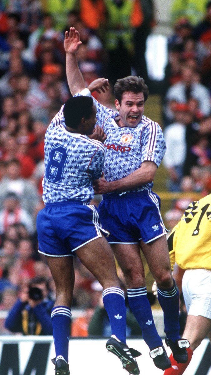Winning in style 😮💨❄️ Brian McClair scored the only goal as United triumphed in the 1992 League Cup final 👌