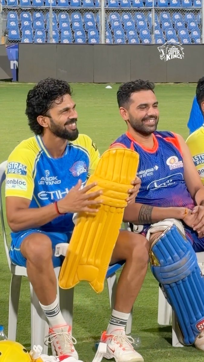 All smiles, before we go all in 💛💪 #WhistlePodu #Yellove