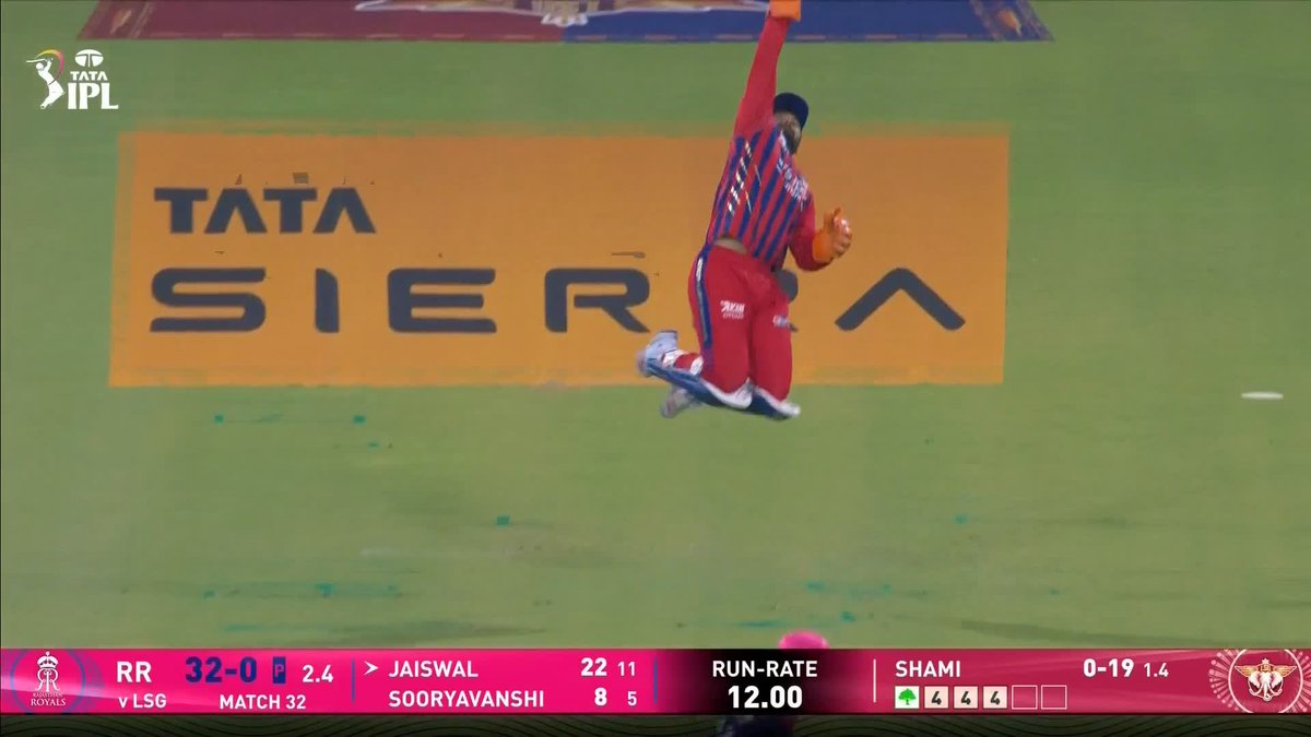 What a catch from Rishabh Pant! 🙌