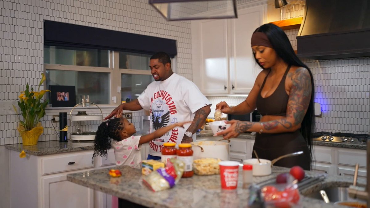 Co-parenting dinner or soft launch back into each other’s hearts, because what is happening here between Scrappy and Bambi? The palace commentators have questions. 👀👀 What do y’all think… unfinished business or letting old feelings blur the lines? #LHHATL