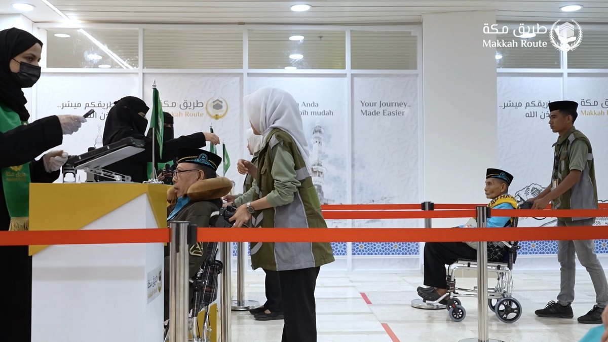 في أولى رحلات مستفيدي مبادرة طريق مكة من مطار سلطان حسن الدين الدولي بجمهورية إندونيسيا .. تقنيات ترتقي بخدمة ضيوف الرحمن. رؤية السعودية 2030