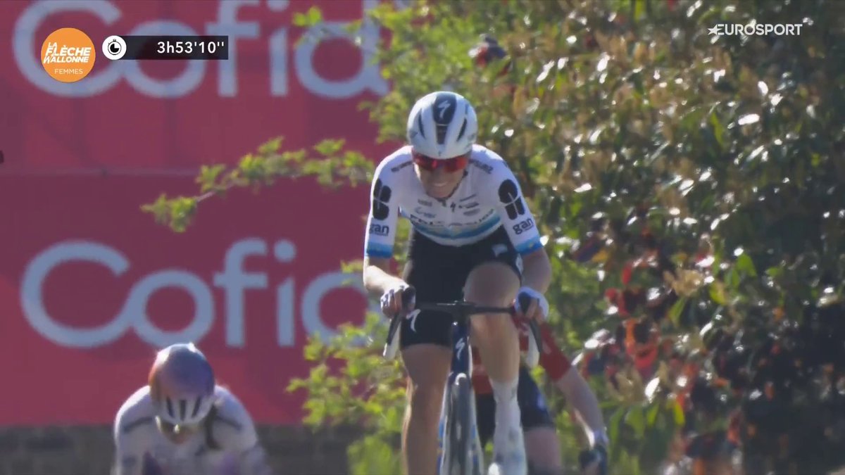 Demi Vollering vinner Flèche Wallonne efter en tuff avslutning 😱🇳🇱 📲 Streama cykelsäsongen 2026 på HBO Max.