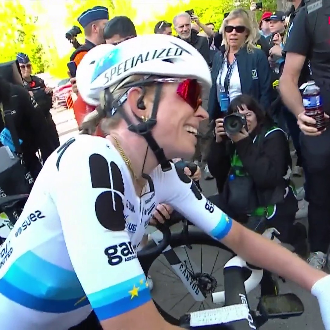 👑 Demi Vollering reine du mur de Huy et de la #FlècheWallonne ! La Néerlandaise décroche un 2e succès sur la course belge après celui obtenu en 2023