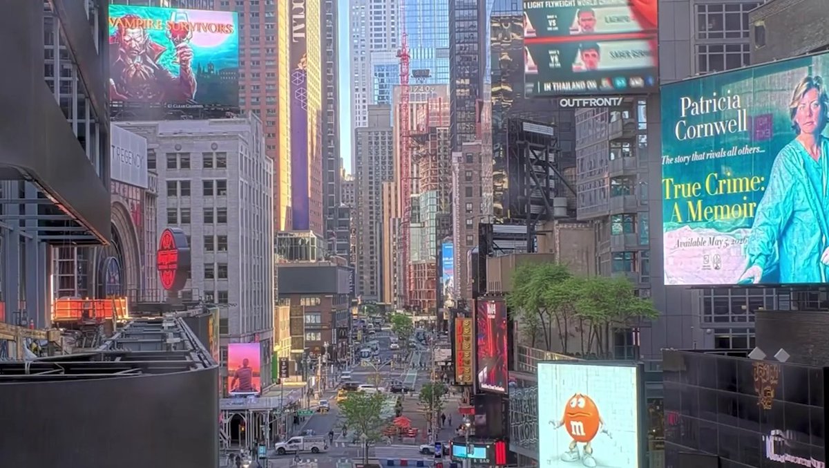 it's been 24 hours since Vampire Crawlers launched! 🎉 please enjoy these very real, totally not fake, adverts for our game at Times Square yesterday thank you all so much for the overwhelming support 🧛