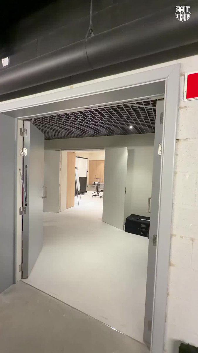 Welcome to our dressing room 💙❤️