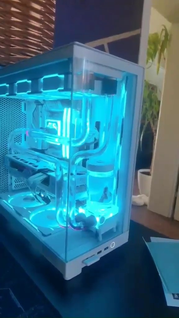A custom loop in an NZXT H6 Flow! What do you think? CC: Ajet on Facebook #NZXTSetups