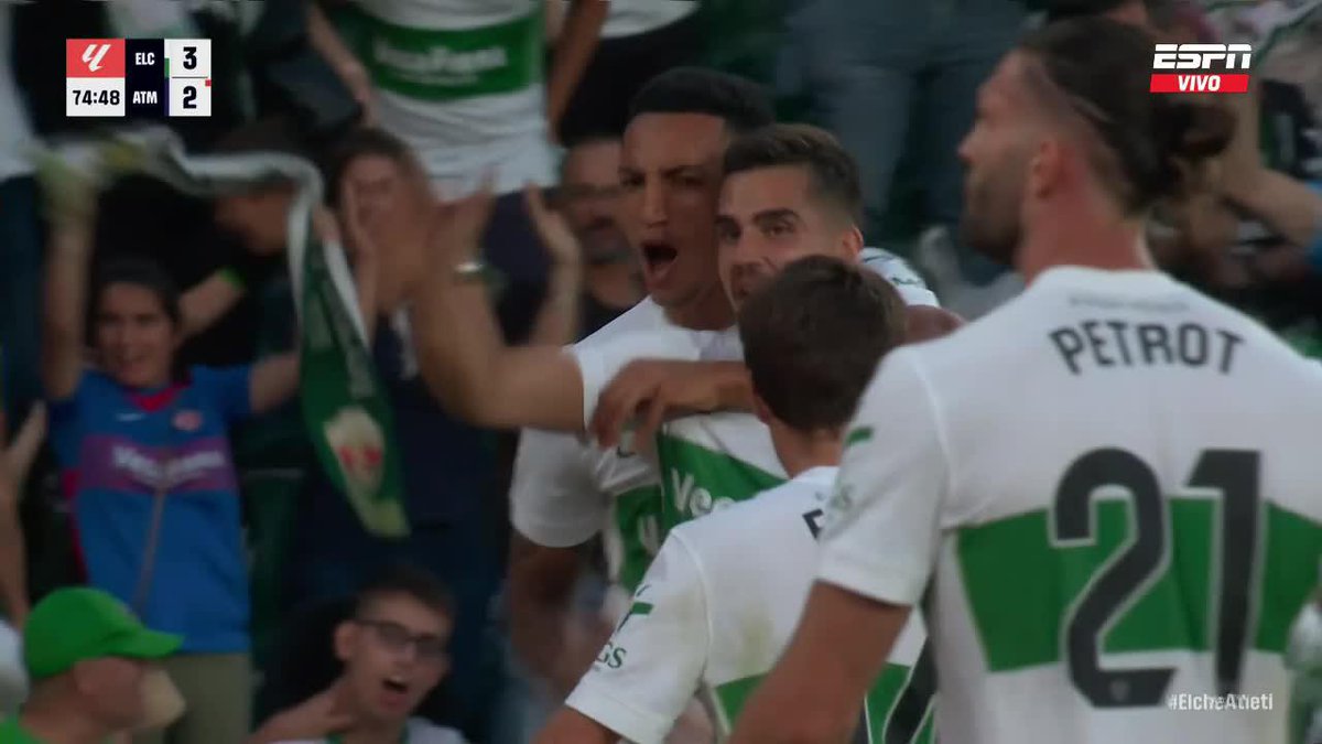 ¡DE UN CENTRO DE CEPEDA LLEGÓ EL TERCERO DE ELCHE! André Silva marcó el 3-2 del elenco del chileno, que está sumando un triunfo clave a costa del Atlético de Madrid. ▶️ Mira nuestros partidos de 🇪🇸 #LaLiga en el Plan Premium de #DisneyPlus