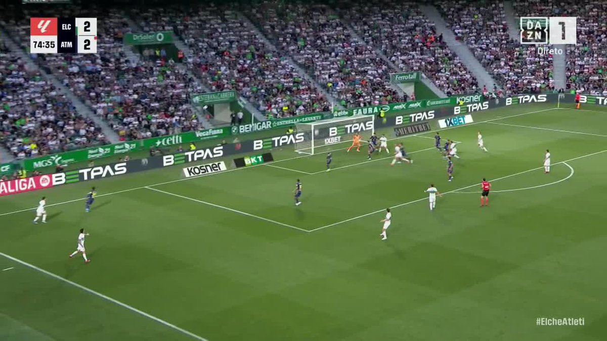 André Silva 🇵🇹 bisou e deu a vitória ao Elche frente ao Atlético de Madrid (3-2).
