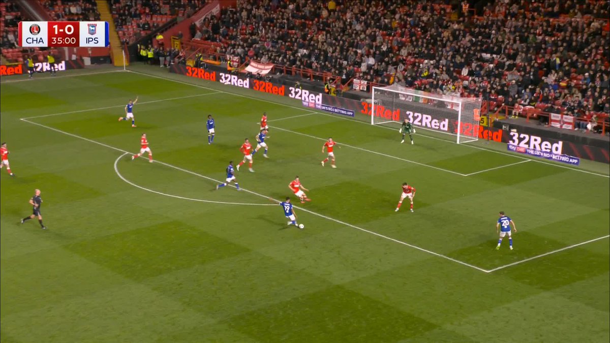 A VITAL goal for Ipswich! Darnell Furlong scores his first of the season! 🔵