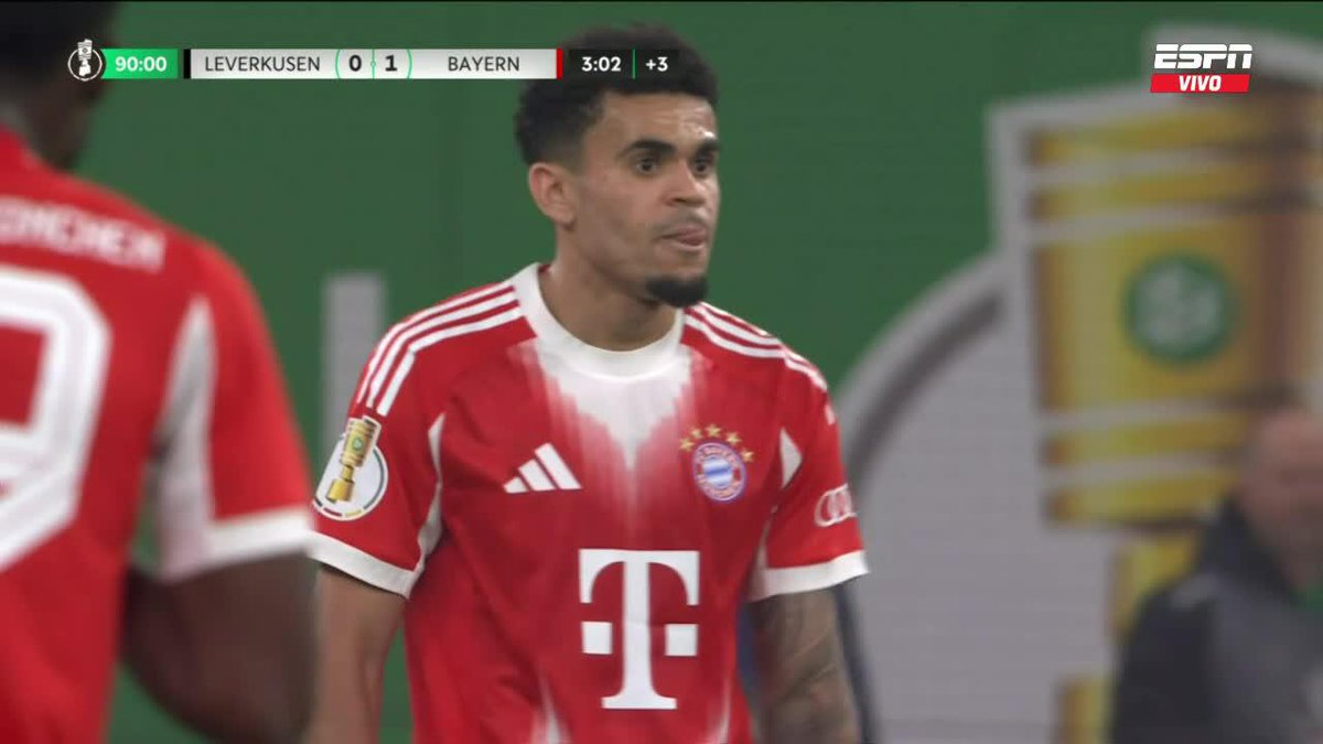 Con esta delicadeza a puro talento, Luis Díaz selló el pase de Bayern Múnich a la final de la Copa Alemania.