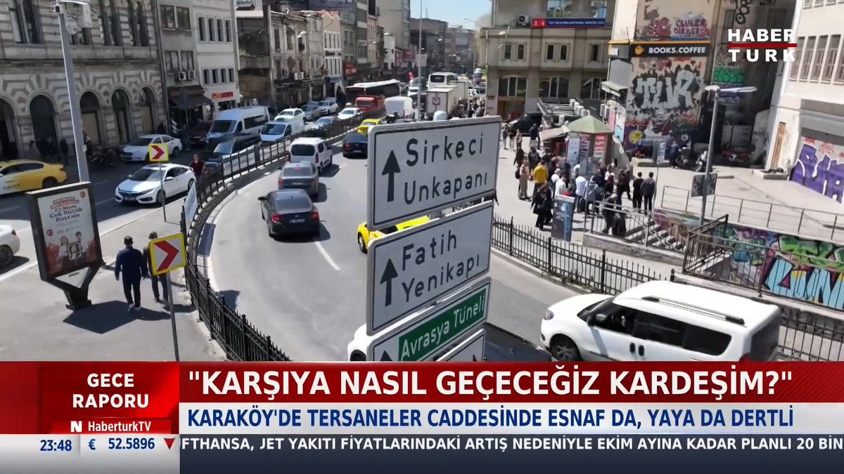 📌Karaköy'ün kalbine engel bariyer: Karşıya geçmek isteyen bariyerlerin üzerinden atlıyor. Karaköy'de Tersaneler Caddesinde esnaf da, yaya da dertli.