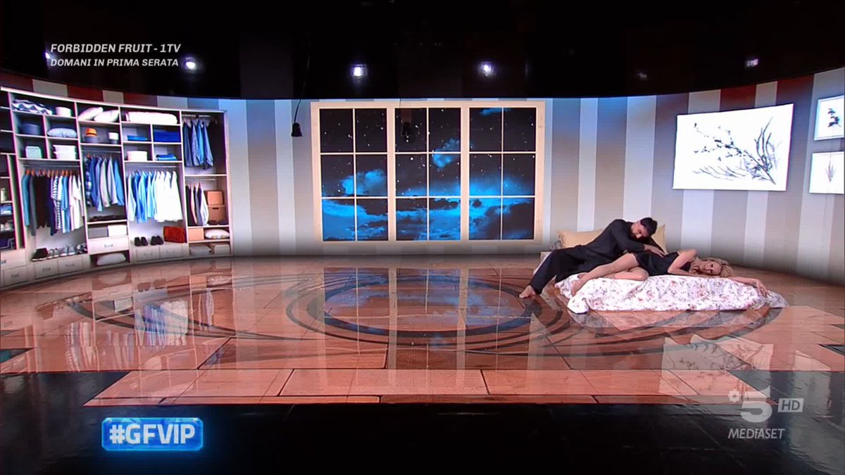 Si accende la sfida dei talenti, che prende il via con il ballo di Adriana e Raimondo sulle note di “Ancora, ancora, ancora” 🌹#GFVIP