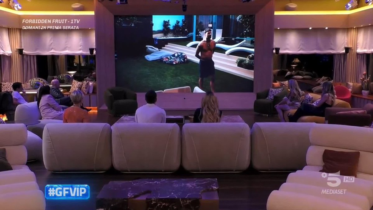Per Raimondo spunta una nuova candidata: Alessandra 😏 #GFVIP
