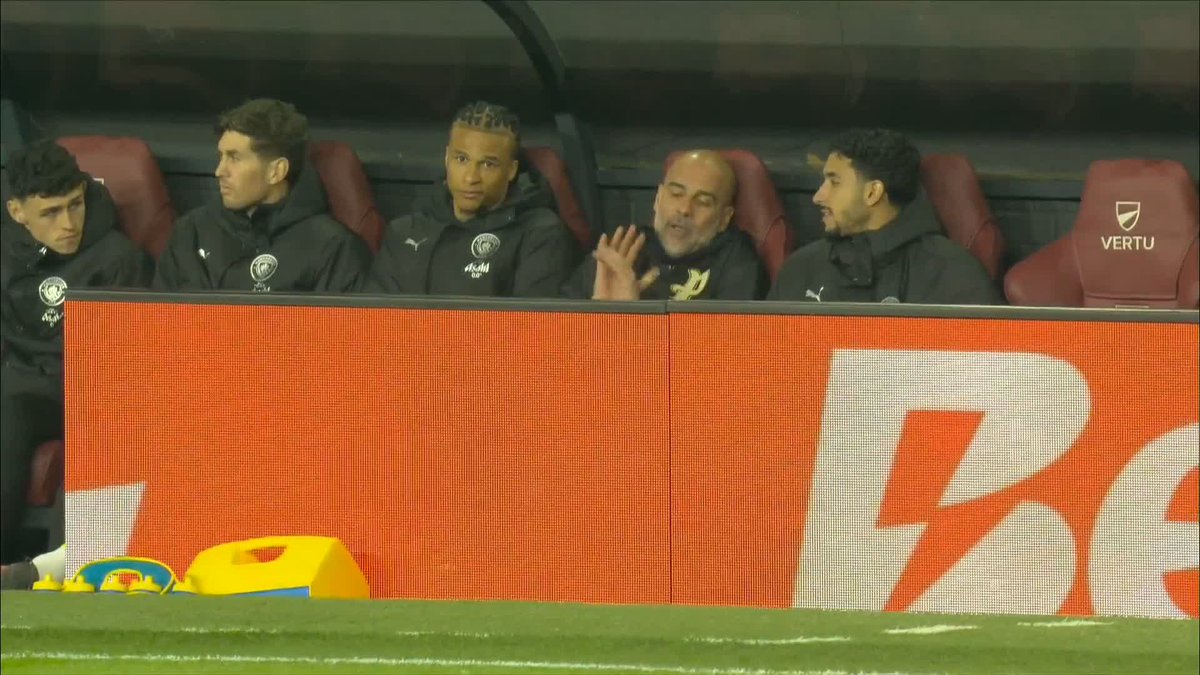 "I'll keep agreeing until he moves on" 😅 An unfortunate seat for Nathan Ake 🤣