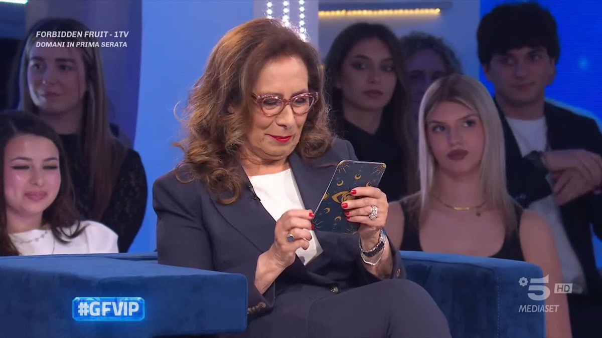 Cesara ha scelto la carta del serpente ed è tutta per Adriana, Alessandra e Antonella 🐍 #GFVIP