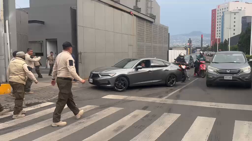 🚨 Toño Reynoso y Joel Huiqui llegando a las oficinas de la cooperativa en Gran Sur. Estadio Deportes