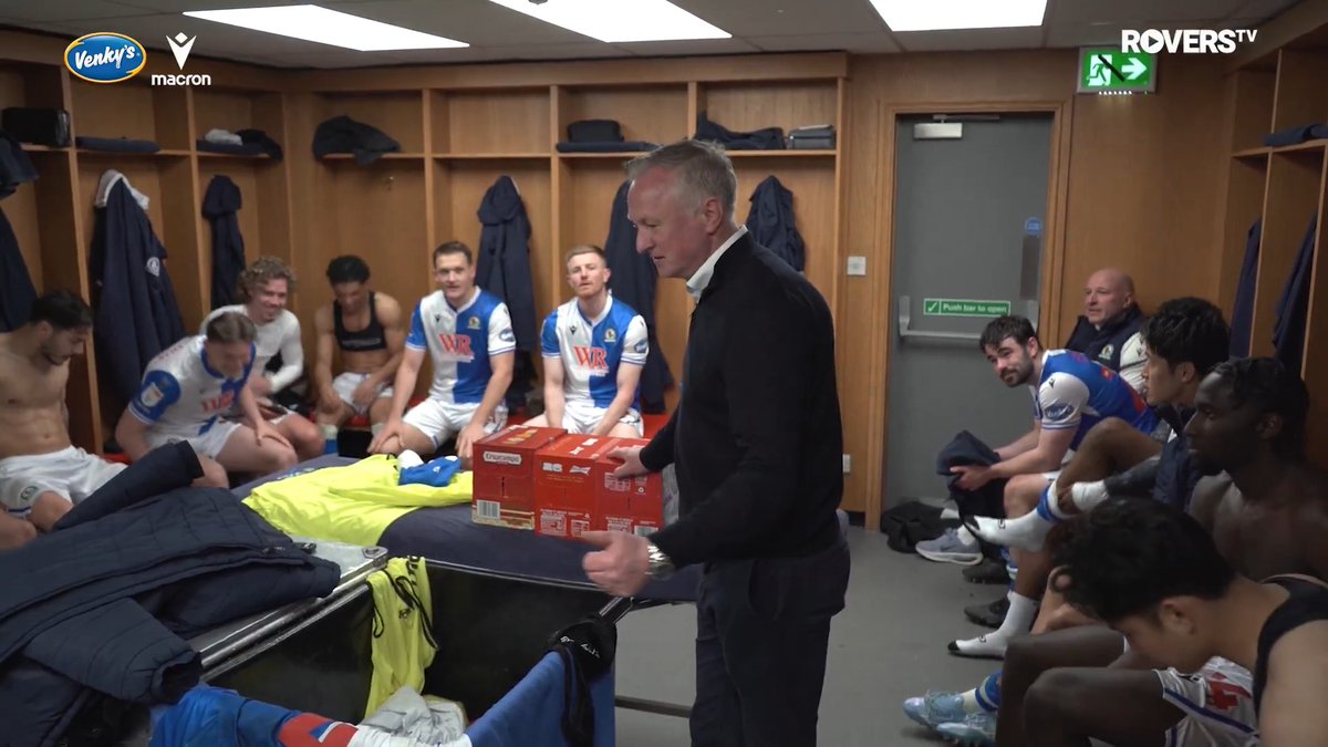 The gaffer's post-match speech to the squad 🫡 Good night, #Rovers fans! 👋 #SHUvROV 🔵⚪️
