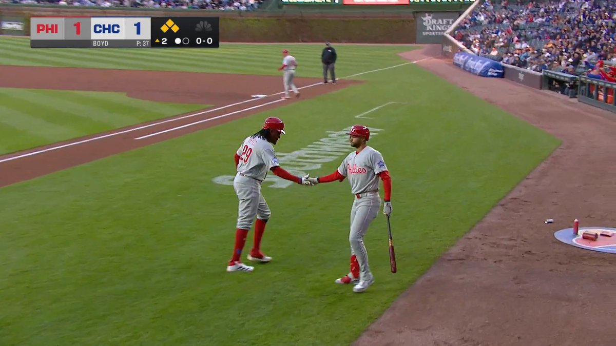 Sosa brings one home!