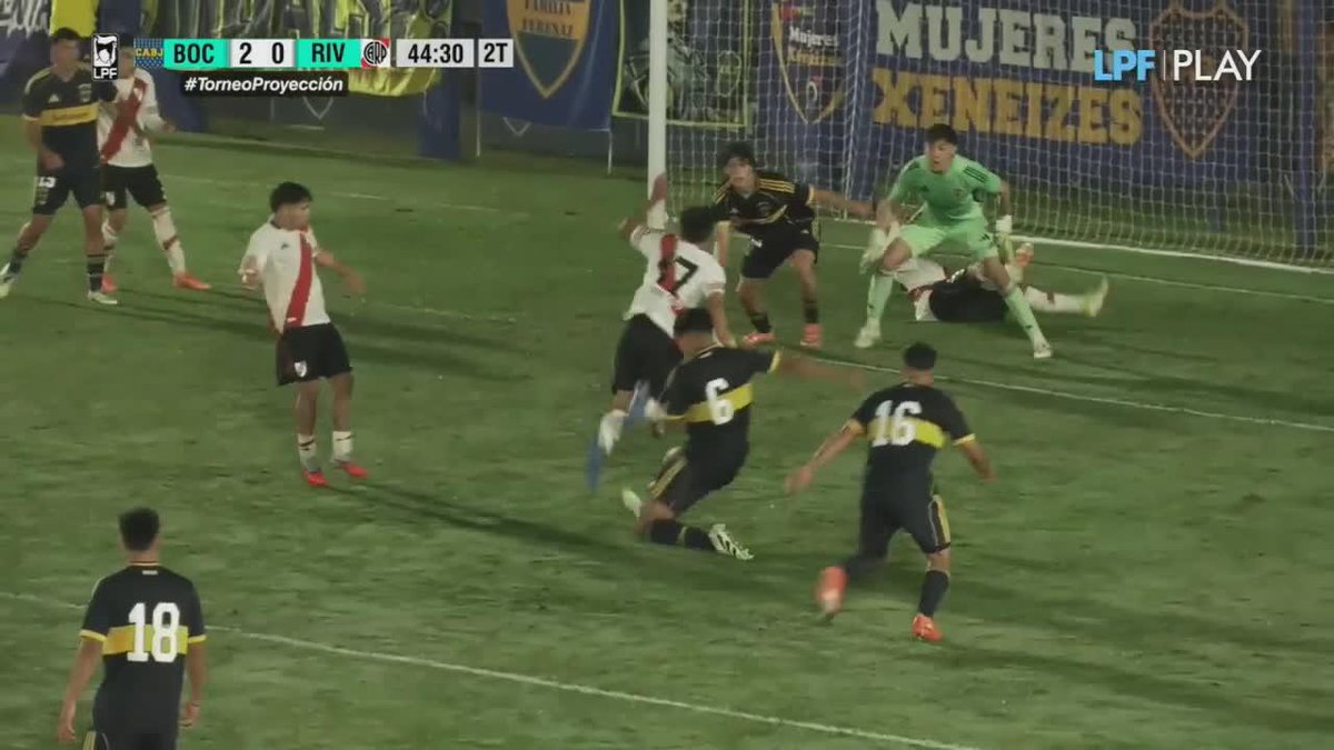 ¡TODO RIVER PIDIÓ PENAL! Atención a esta jugada en el Superclásico del #TorneoProyección... ¿Fue falta del jugador de Boca?