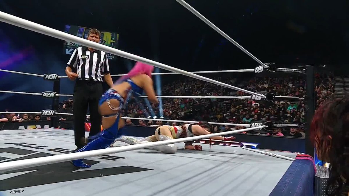 Thanks to some help from her partner @CallMeKrisStat, @ShidaHikaru picks up the win! Watch #AEWDynamite LIVE COAST-TO-COAST on TBS &amp; HBO Max