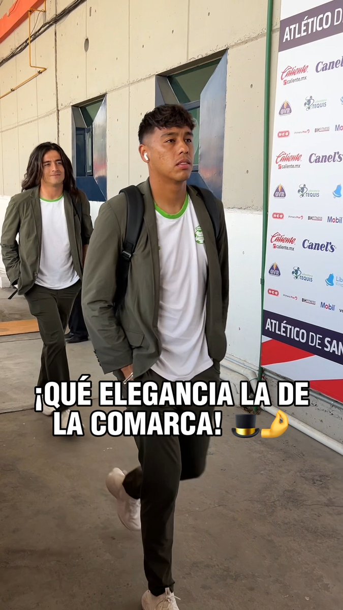 ¡ANTE TODO EL ESTILO! 🤵🔥 Así de elegante llegó Santos Laguna para su partido ante Atlético San Luis.