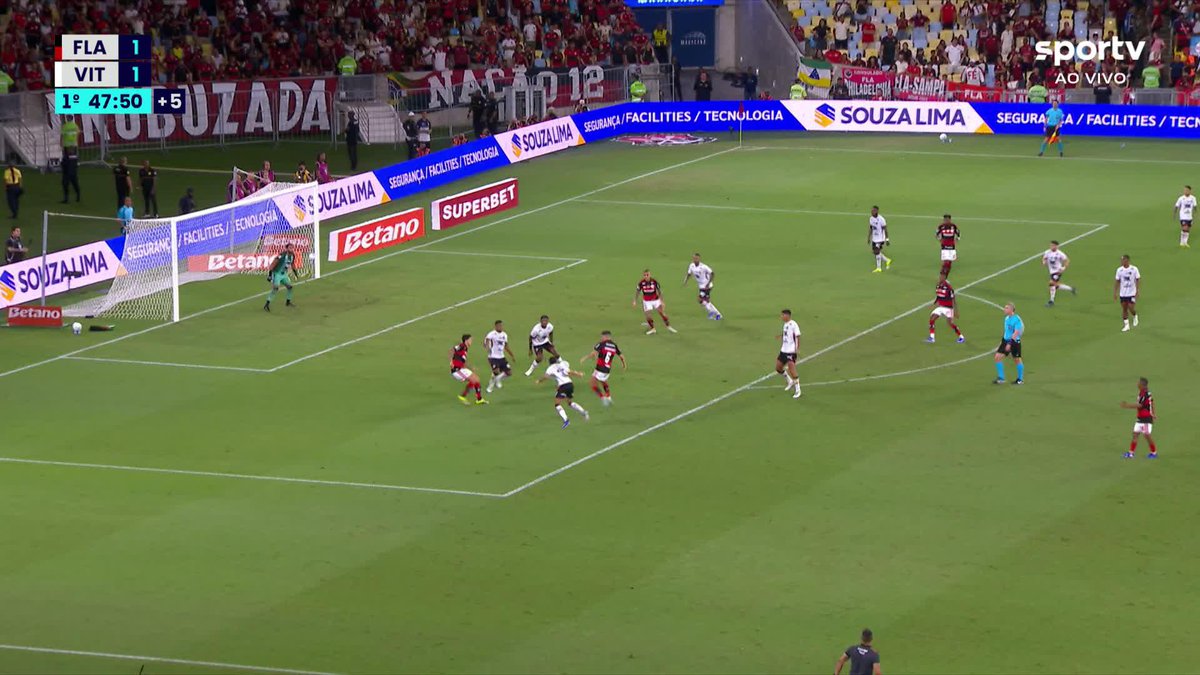 A defesaça de Lucas Arcanjo no chute de Everton Cebolinha. 🎥 sportv | ge