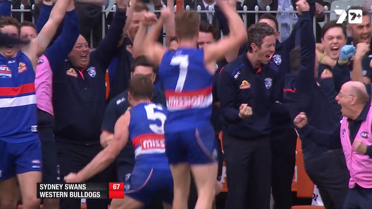 Tonight marks the 10-year reunion of the Bulldogs' 2016 premiership team! So with that in mind, enjoy some last quarter highlights from the Grand Final 🏆 #AFLDogsSwans