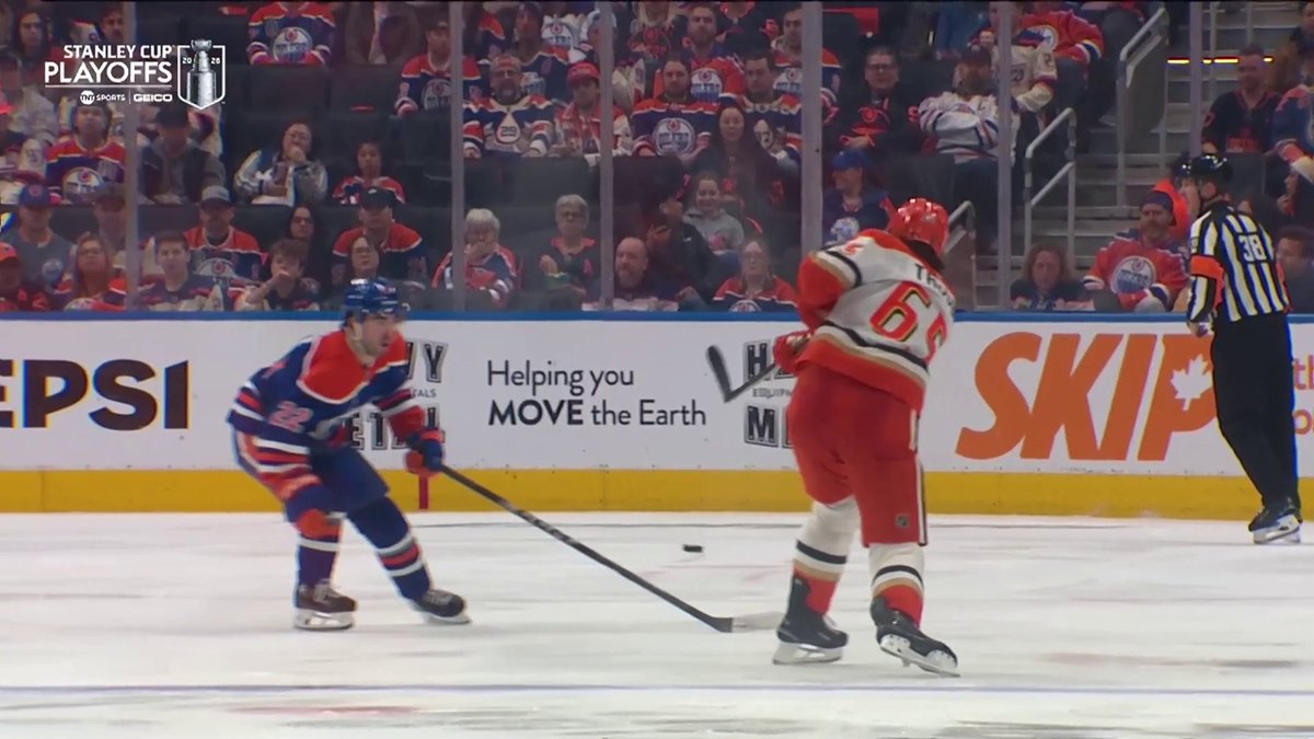 Jacob Trouba from the point! 🦆 The Anaheim Ducks have taken the lead! #StanleyCup 🇺🇸: TBS 🇨🇦: Sportsnet &amp; TVA Sports 2