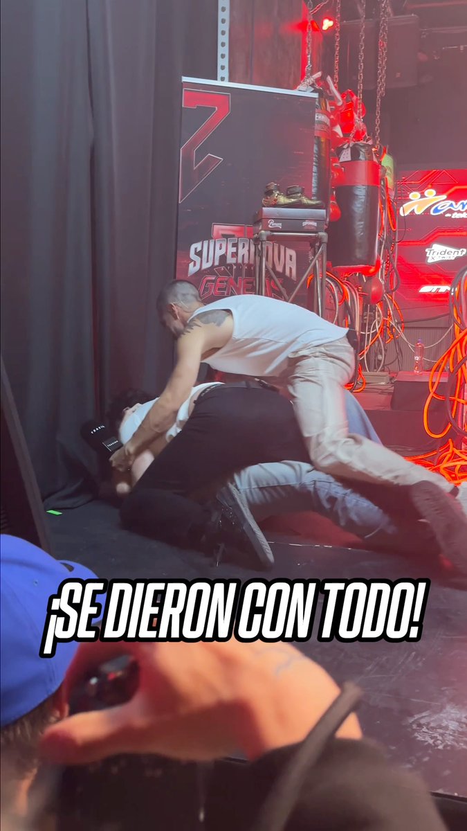 ¡SE PRENDIÓ EL CERRO! 😰 Terminaron a los golpes Willito y Lonche previo al Supernova 💥💥💥 Ya hubo tiro antes de que sonara la campana 😳 #FES #Lonche #Willito