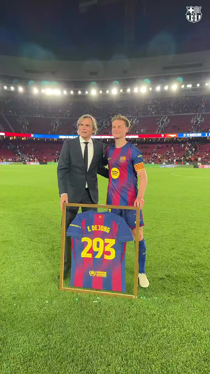 رقم قياسي جديد: بواقع 293 مباراة، فرينكي دي يونغ يصبح اللاعب الهولندي الأكثر ظهوراً بقميص برشلونة 💙❤️