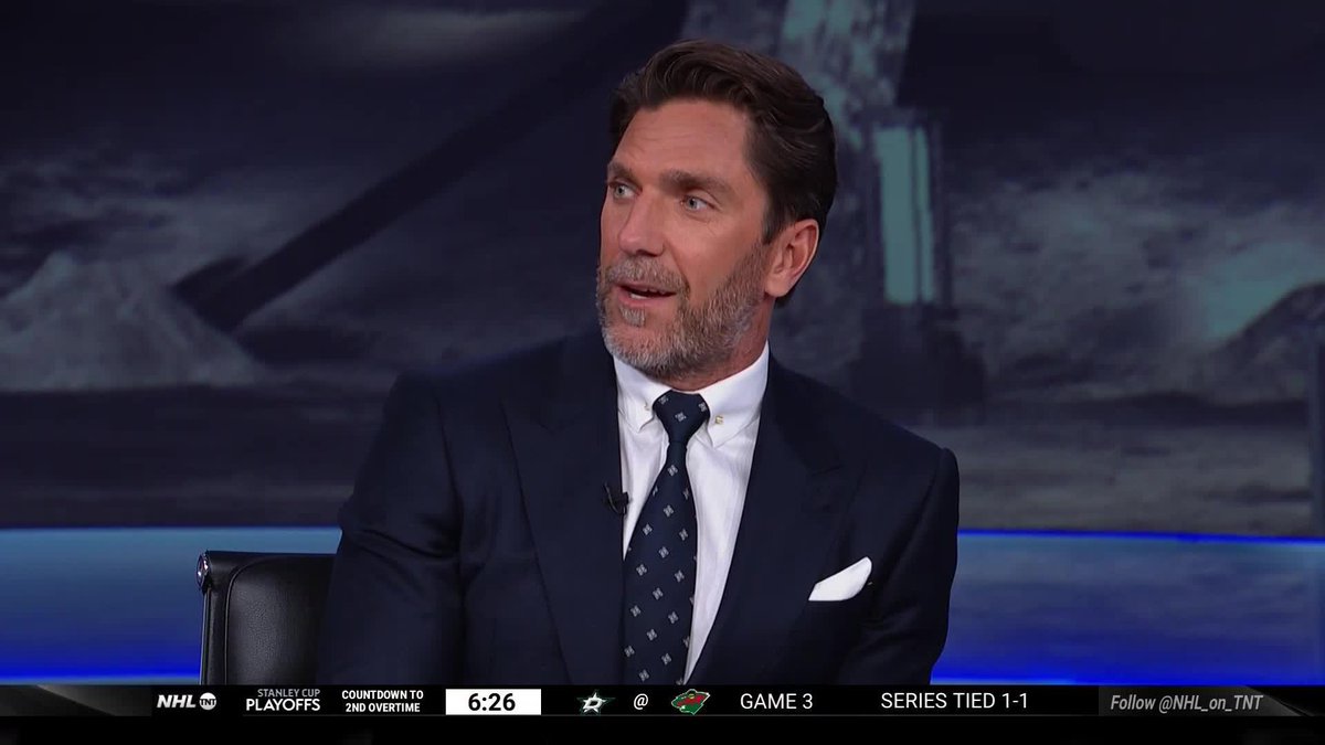 Hank talks about how his gear would add an extra 20+ pound from the sweat of a multiple OT game 🤯💧