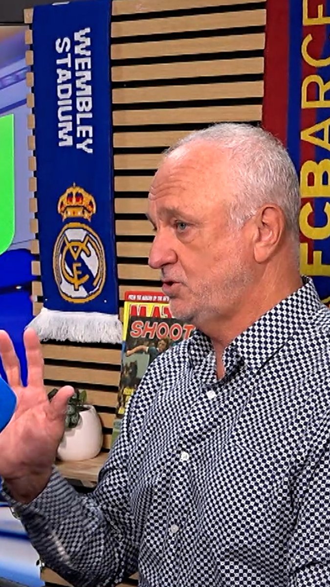 🗣️🇦🇺 غراهام ارنولد: من المحرج أن أستراليا لا تملك مقرًا وطنيًا لكرة القدم. بينما في دول مثل العراق 🇮🇶 تتوفر منشآت وإمكانات واضحة. الفارق كبير. في أوروبا وآسيا توجد فئات عمرية متعددة، ولا يوجد ما يلهم الأطفال لدينا أو يربطهم بمسار واضح للتطور.