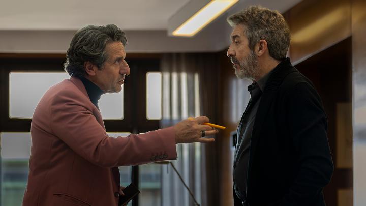 🍿 Primer tráiler de “LO DEJAMOS ACÁ”, con Ricardo Darín y Diego Peretti: Sigue a un psicoanalista que perdió la fe en los métodos tradicionales y su paciente: un escritor con bloqueo creativo que cambia todo Estrena en septiembre en Netflix
